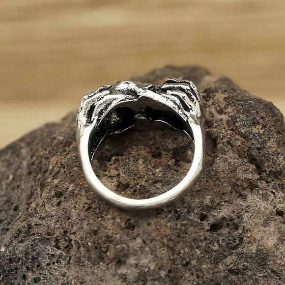 Vintage silver hand holder face Ring - Picture 2 of 5